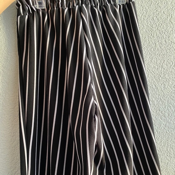 Black and White Striped Flowy Pants - Picture 2 of 4